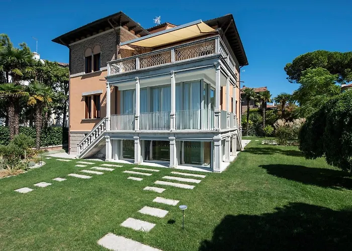 Lido di Venezia Cabin Rentals