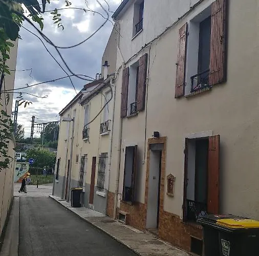 Saint-Denis (Seine-Saint-Denis) Cabin Rentals