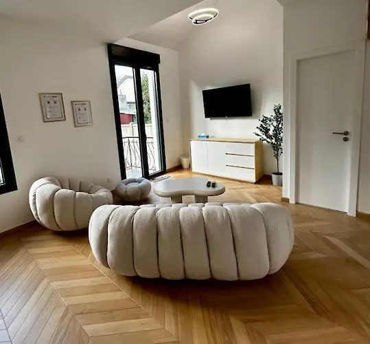 Villejuif Cabin Rentals