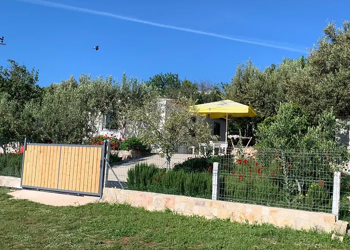 Ksamil Cabin Rentals