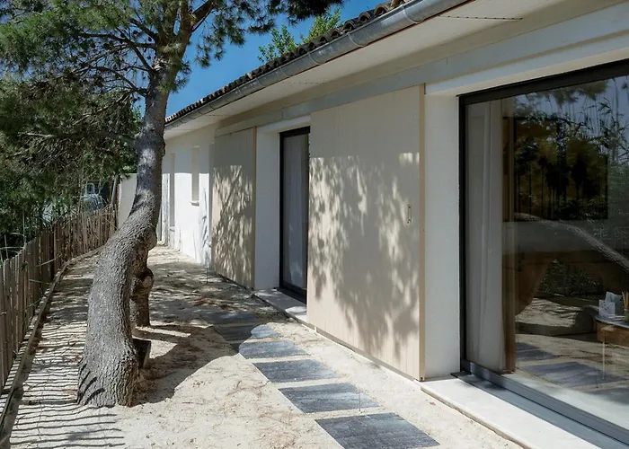 Aigues-Mortes Cabin Rentals
