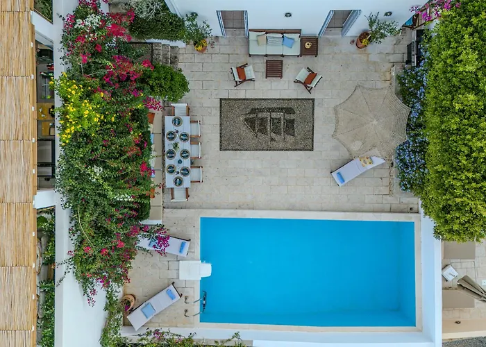 Spetses Town Cabin Rentals