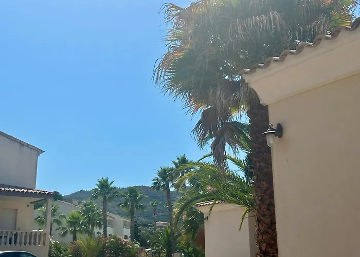 Calvi (Corsica) Cabin Rentals
