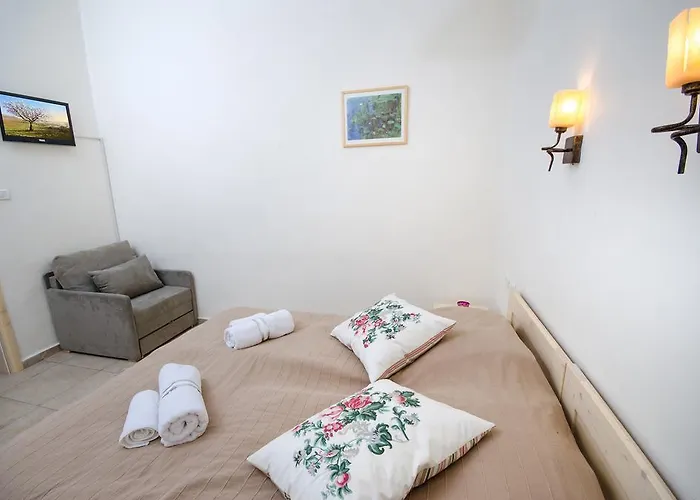 Safed Cabin Rentals
