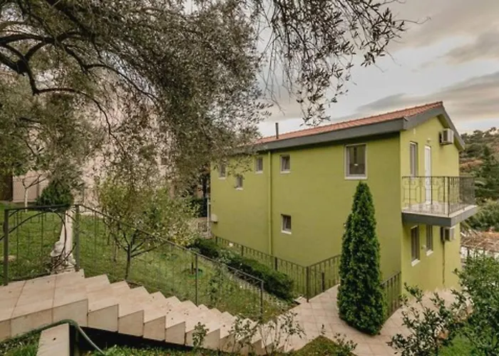 Petrovac Cabin Rentals